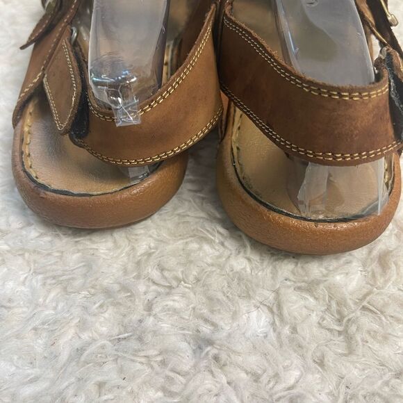 NDURE Men leather Brown Straps sandals with antique tone side buckles Size 8